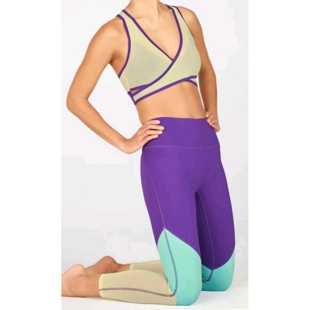 Fabletics Women's Set Top XL And Leggings L Powerhold Crop Moisture Wick